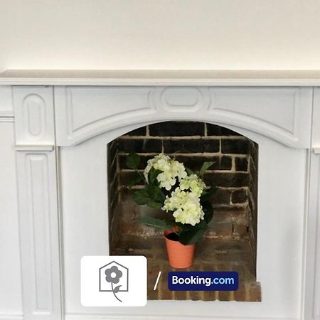 Netley Village Apartment By Your Stay Solutions Short Lets & Serviced Accommodation Netley Southampton With Free Wi-Fi Hamble-le-Rice Exterior foto